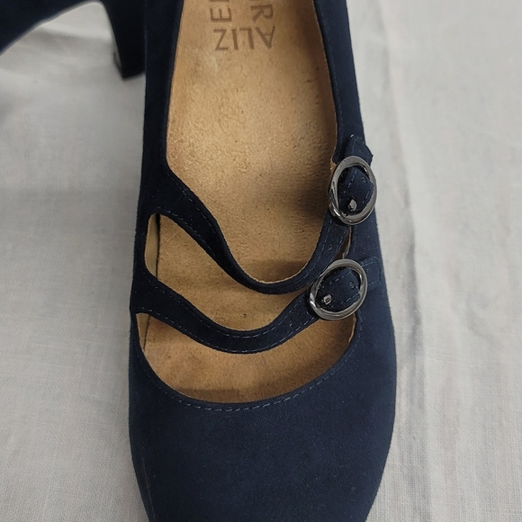 Super comfy blue suede heels by Naturalizer - Picture 2 of 9